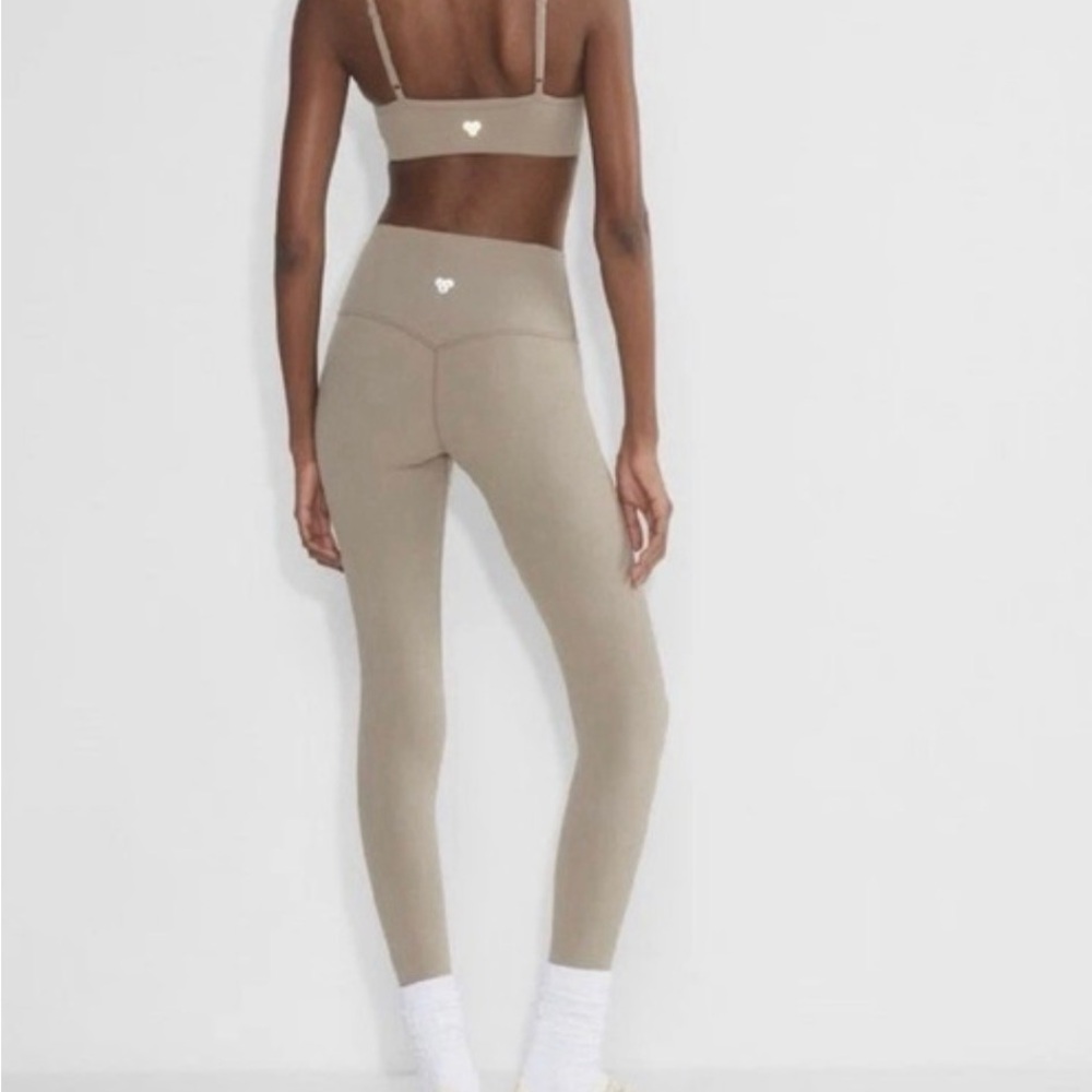 Aritzia TNA Women's Teddy bear brown cropped High-Waisted Leggings